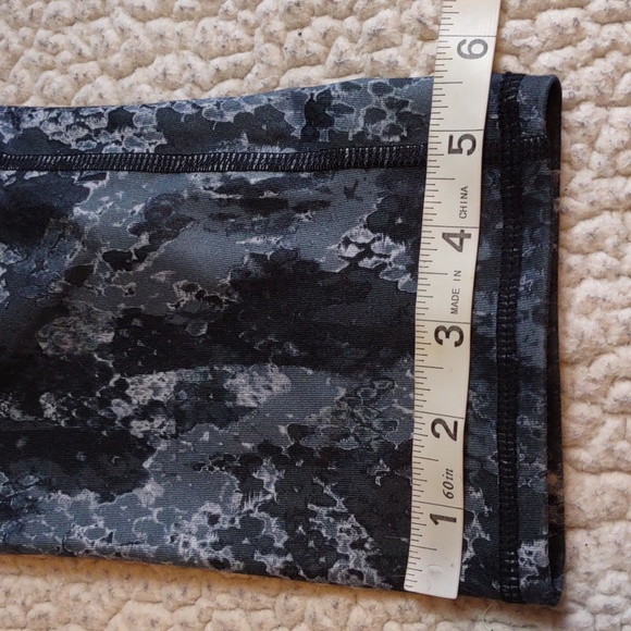 Alo Yoga XS Capri Snakeskin Print Leggings - Picture 5 of 13